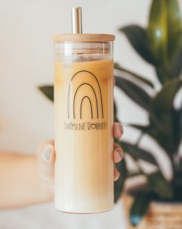 Tumbler sklenice pohár na pití smoothie s nerezovým brčkem vyrobeno v ČR káva mléko